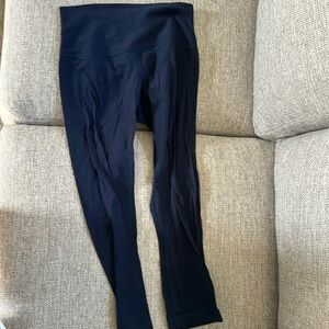 AlignLululemon navy blue legging size 6… little bit of pillingbetween the leg